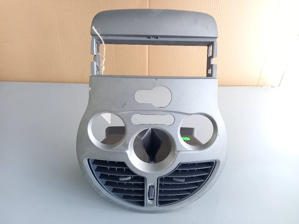 Централна конзола Рено Модус 