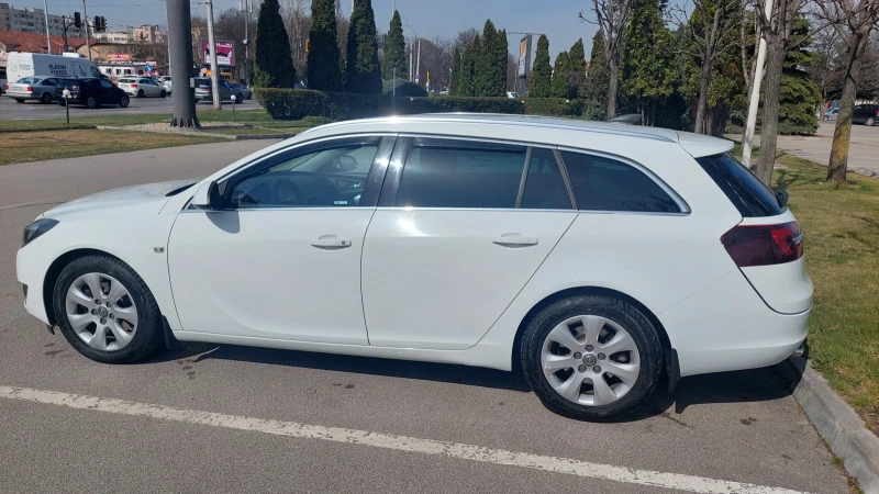 Opel Insignia, снимка 2 - Автомобили и джипове - 49594700