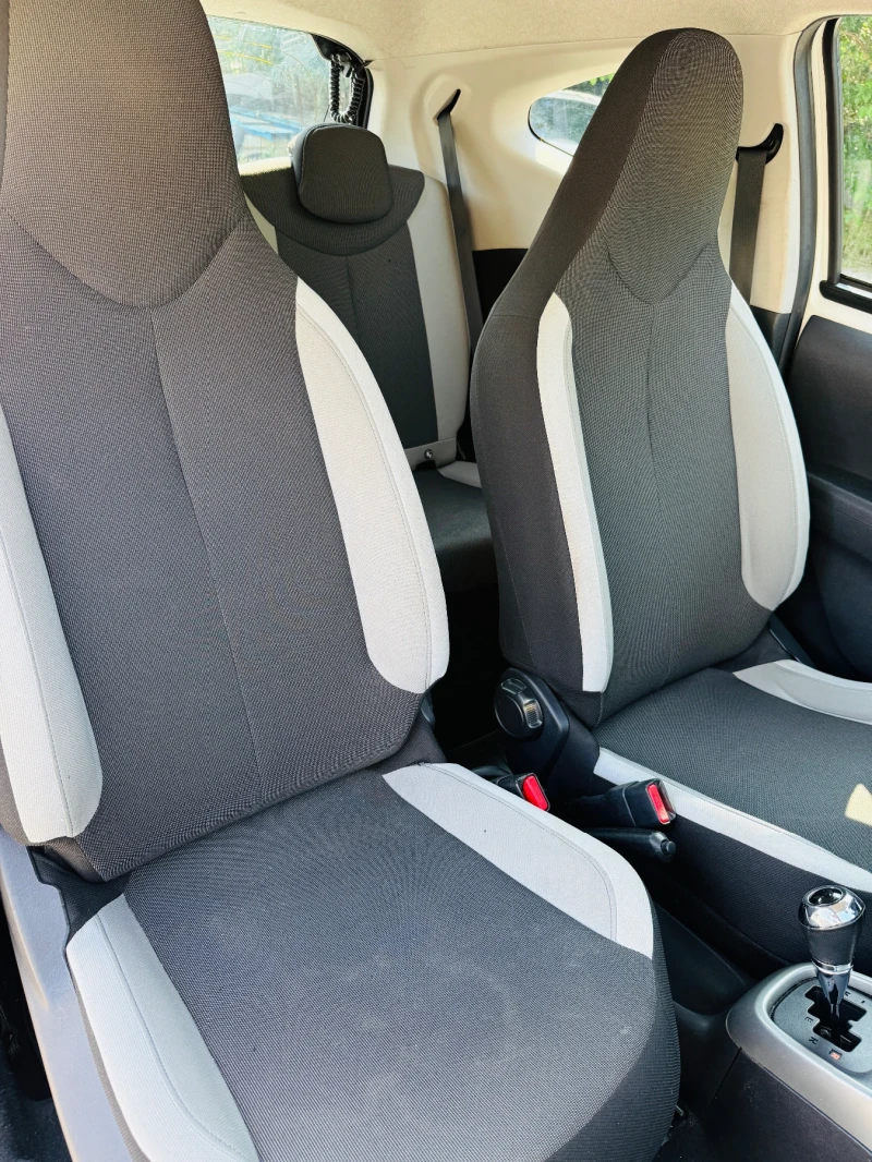 Toyota Aygo 1.0 Automatic, снимка 13 - Автомобили и джипове - 50149424