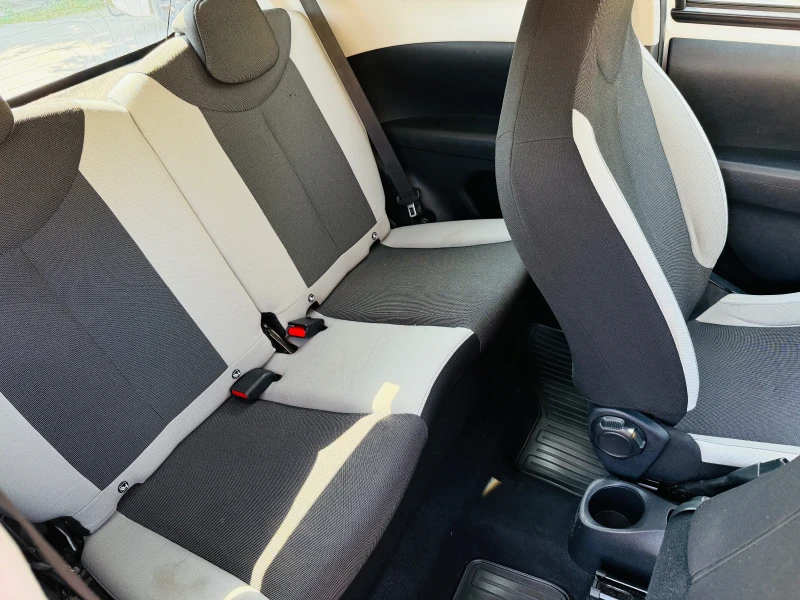 Toyota Aygo 1.0 Automatic, снимка 14 - Автомобили и джипове - 50149424
