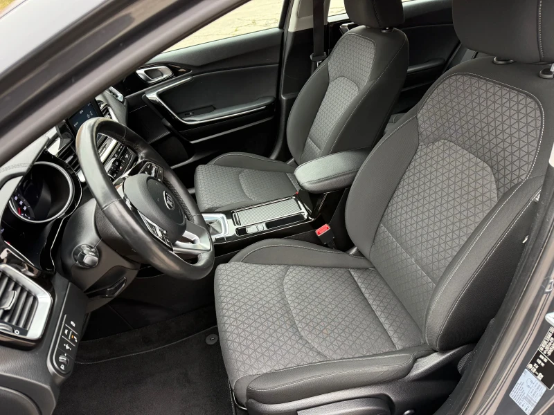 Kia Ceed 1.4i AUTOMATIC, снимка 11 - Автомобили и джипове - 52878629
