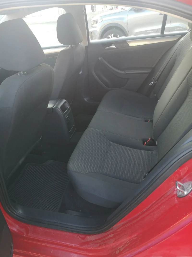 VW Jetta, снимка 9 - Автомобили и джипове - 52895740