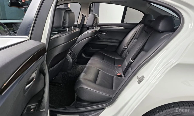 BMW 520, снимка 13 - Автомобили и джипове - 53044386