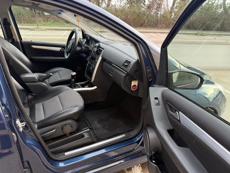 Mercedes-Benz B 180, снимка 11 - Автомобили и джипове - 53179719