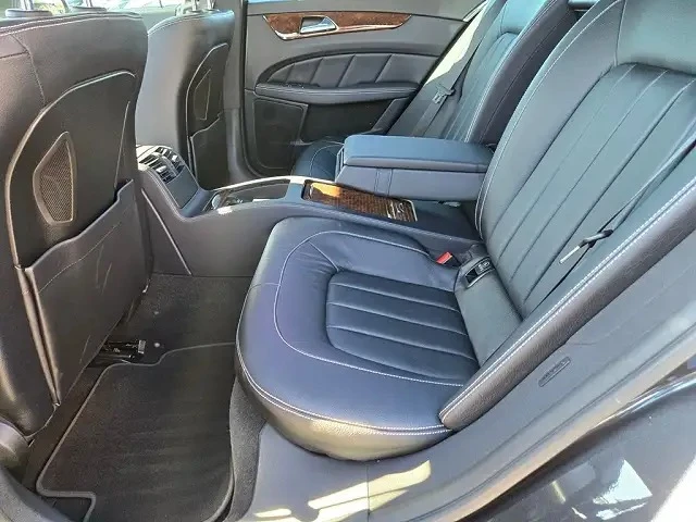 Mercedes-Benz CLS 500 4MATIC * * FACE * * CARFAX * * АВТО КРЕДИТ * * , снимка 16 - Автомобили и джипове - 52916204