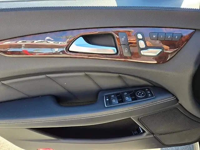 Mercedes-Benz CLS 500 4MATIC * * FACE * * CARFAX * * АВТО КРЕДИТ * * , снимка 13 - Автомобили и джипове - 52916204