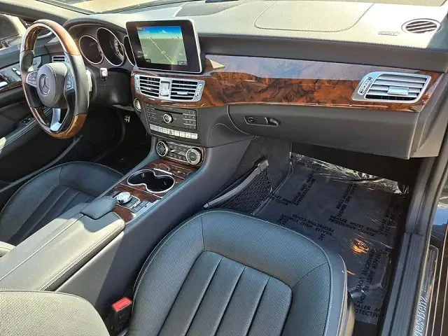 Mercedes-Benz CLS 500 4MATIC * * FACE * * CARFAX * * АВТО КРЕДИТ * * , снимка 15 - Автомобили и джипове - 52916204