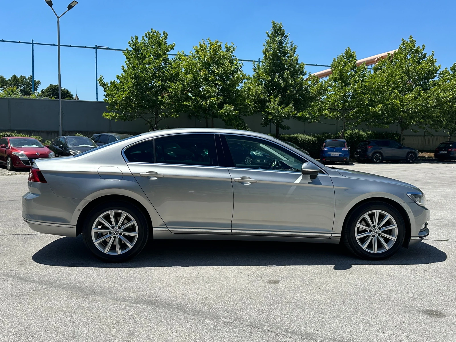 VW Passat 2.0TDI Автомат/ОТ БЪЛГАРИЯ/136000км - изображение 5