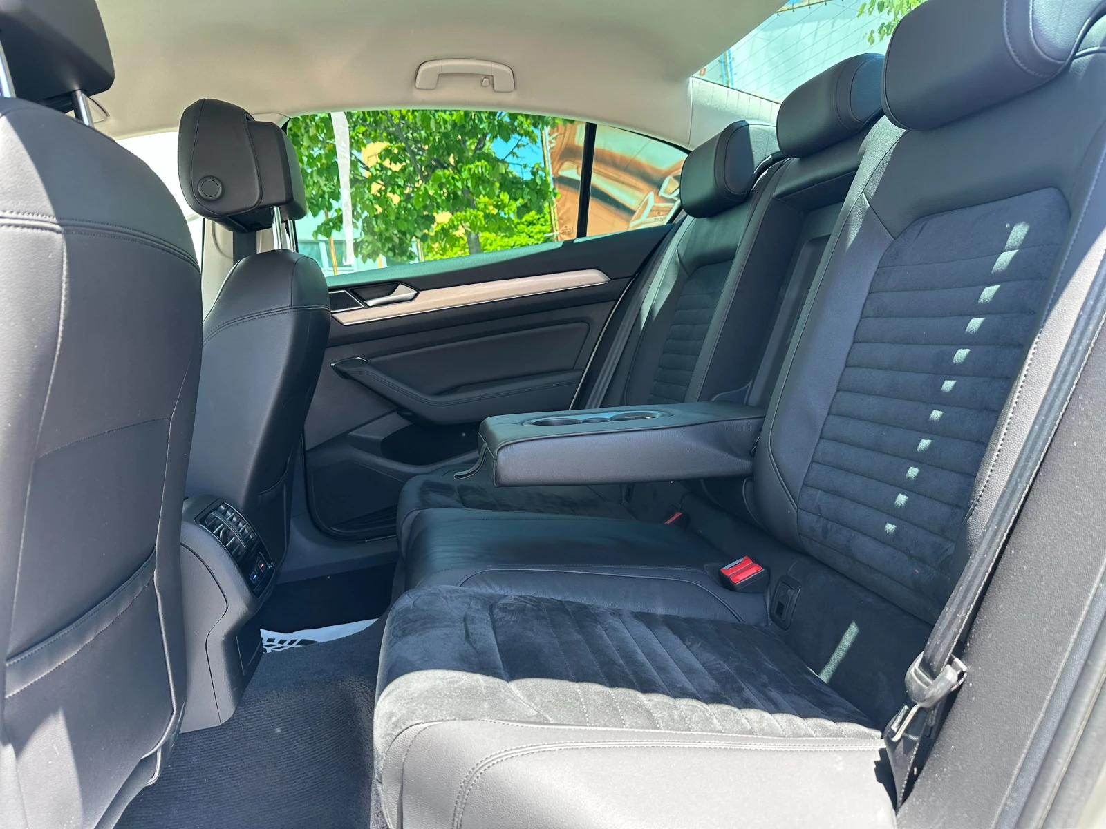 VW Passat 2.0TDI Автомат/ОТ БЪЛГАРИЯ/136000км - изображение 9