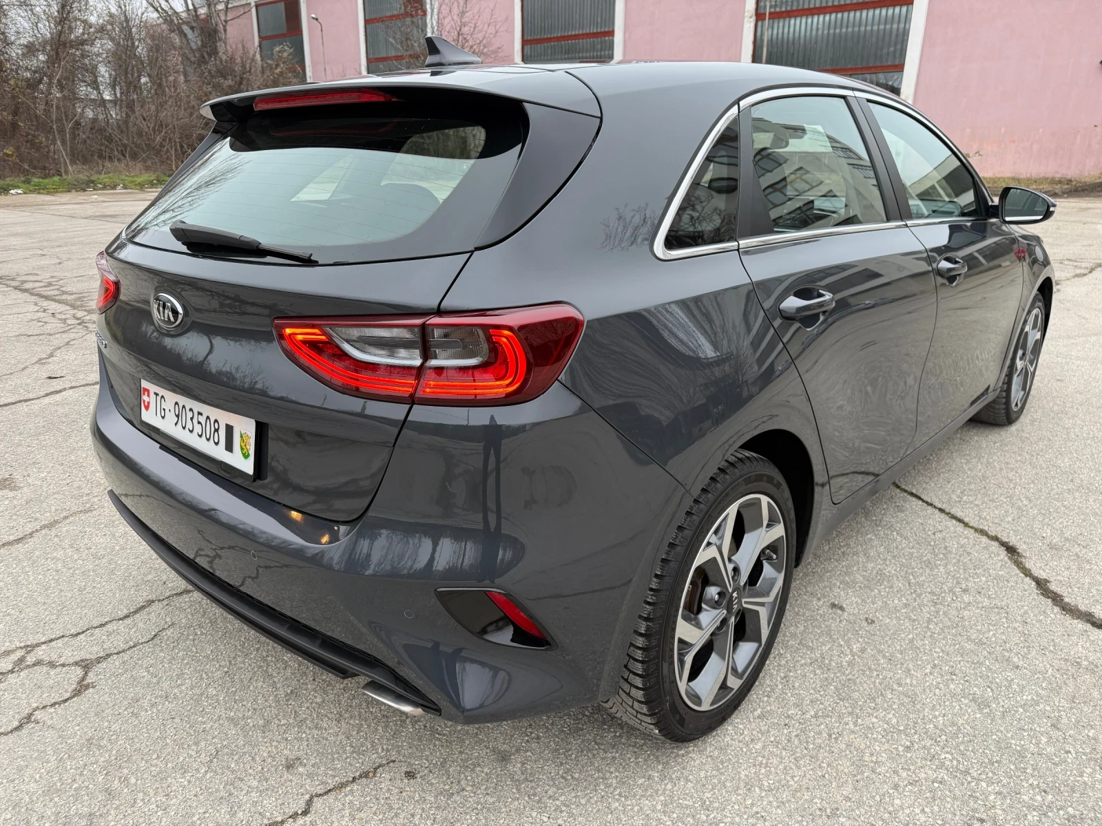 Kia Ceed 1.4i AUTOMATIC - изображение 3