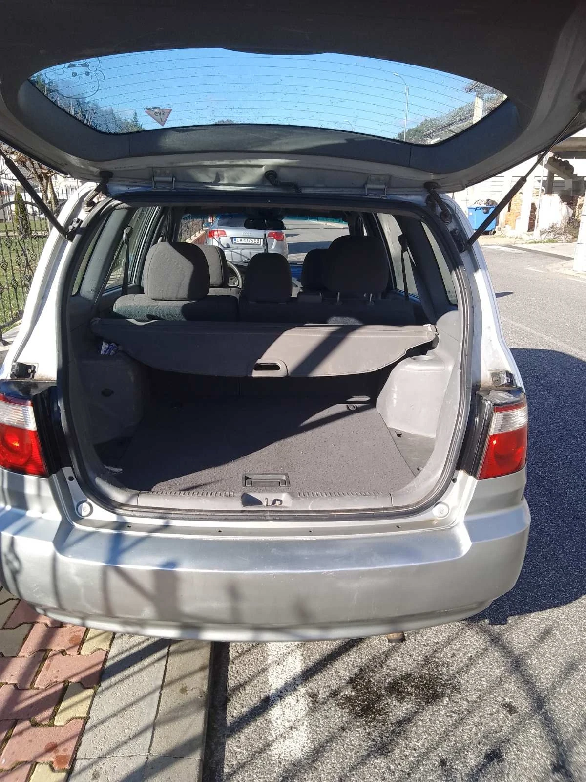 Kia Carens, снимка 4 - Автомобили и джипове - 53727842