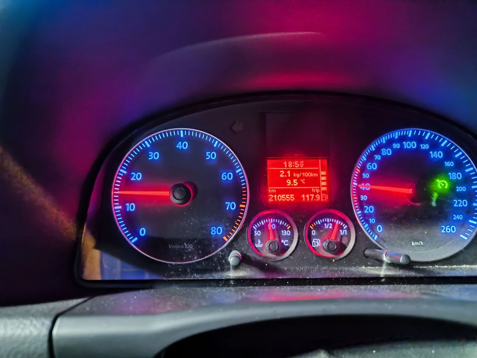 VW Touran Фабрична на Метан, снимка 8 - Автомобили и джипове - 53755471