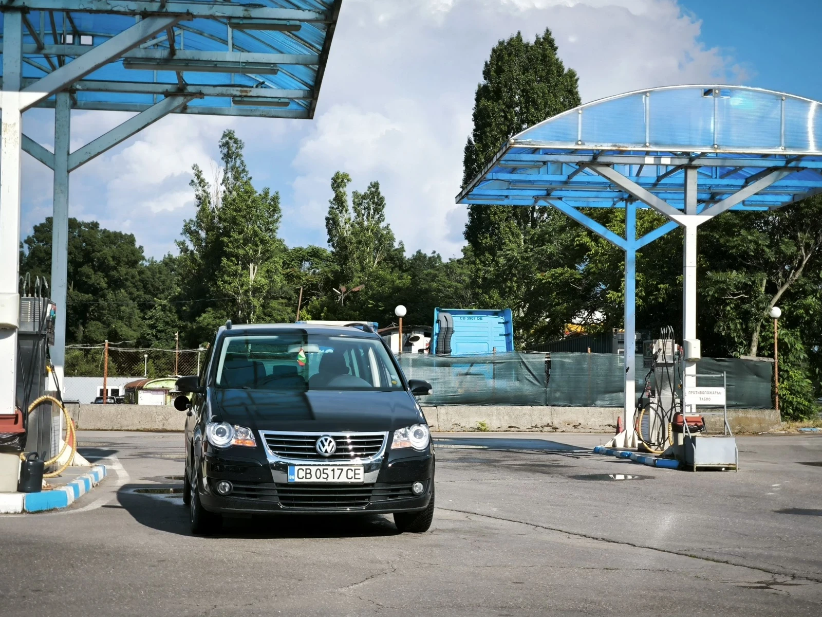 VW Touran Фабричен Метан, снимка 2 - Автомобили и джипове - 55037965