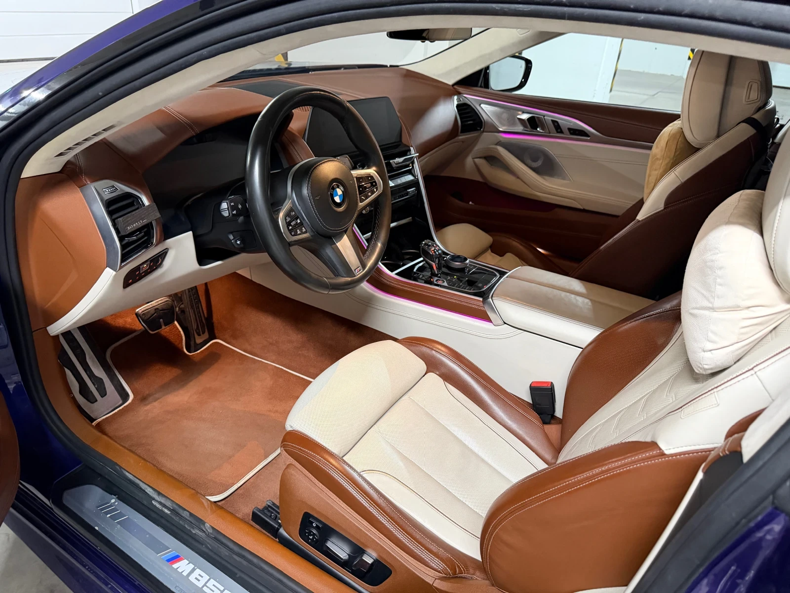BMW 850 M850i xDrive Individual / 1 Собственик / B&W / , снимка 12 - Автомобили и джипове - 54446259