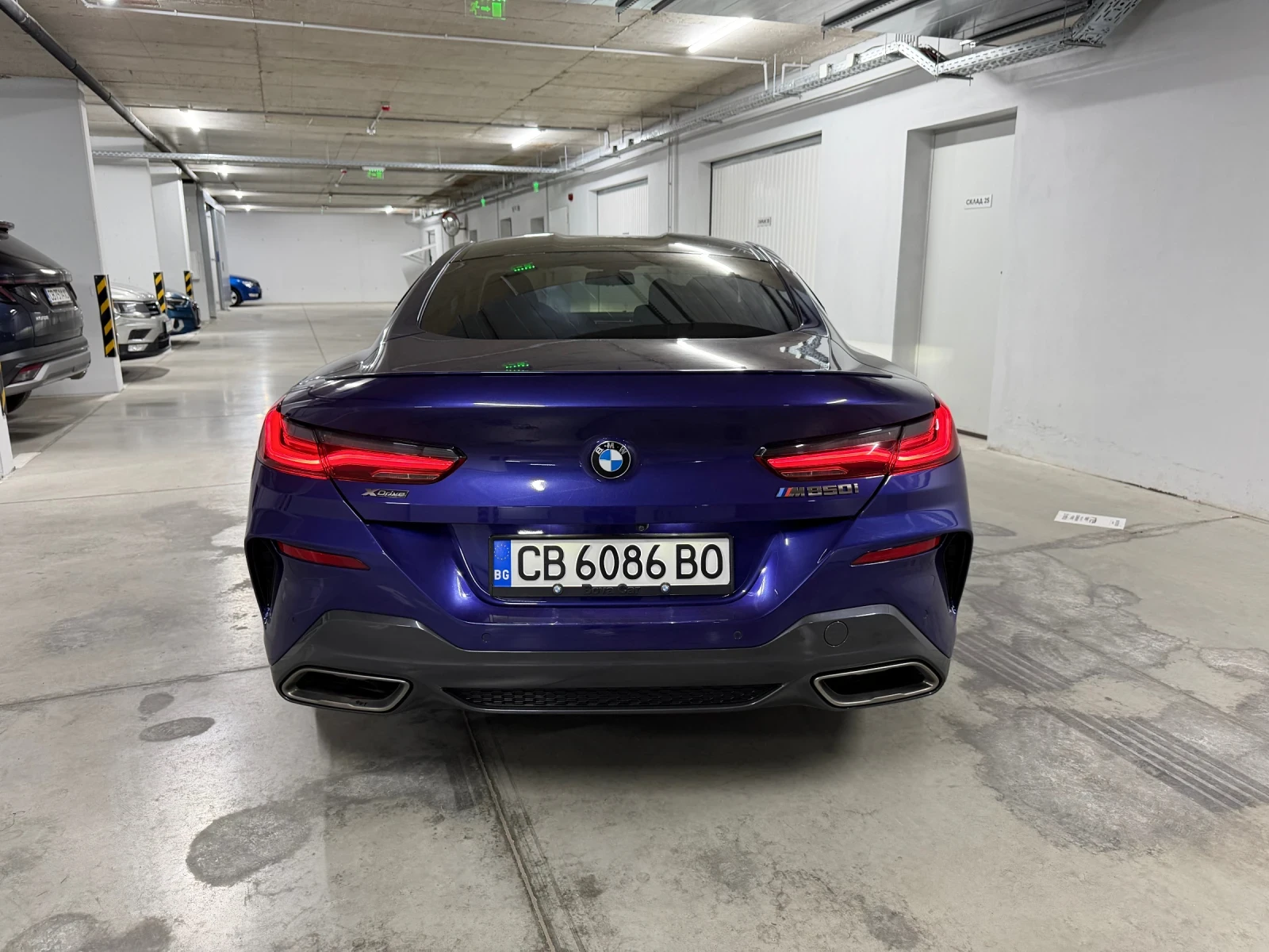 BMW 850 M850i xDrive Individual / 1 Собственик / B&W / , снимка 8 - Автомобили и джипове - 54446259