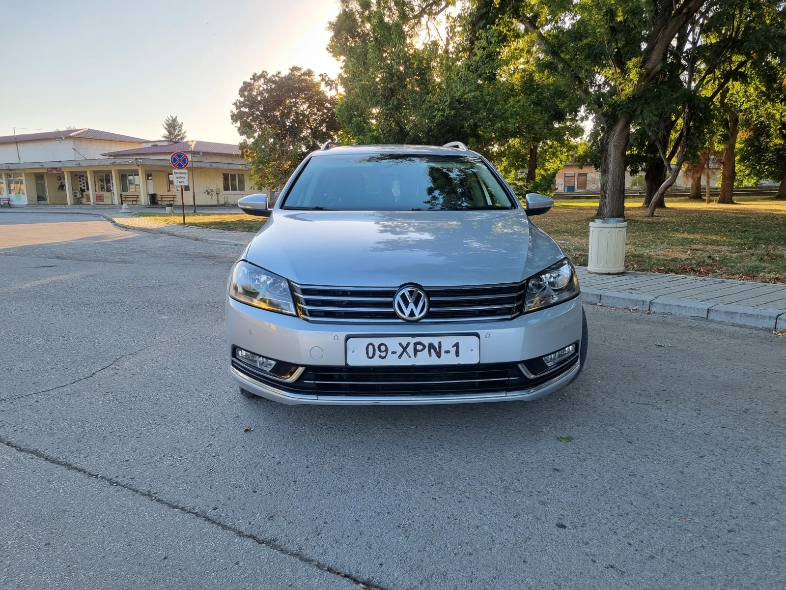 VW Passat 1.6 TDI, снимка 8 - Автомобили и джипове - 54555945