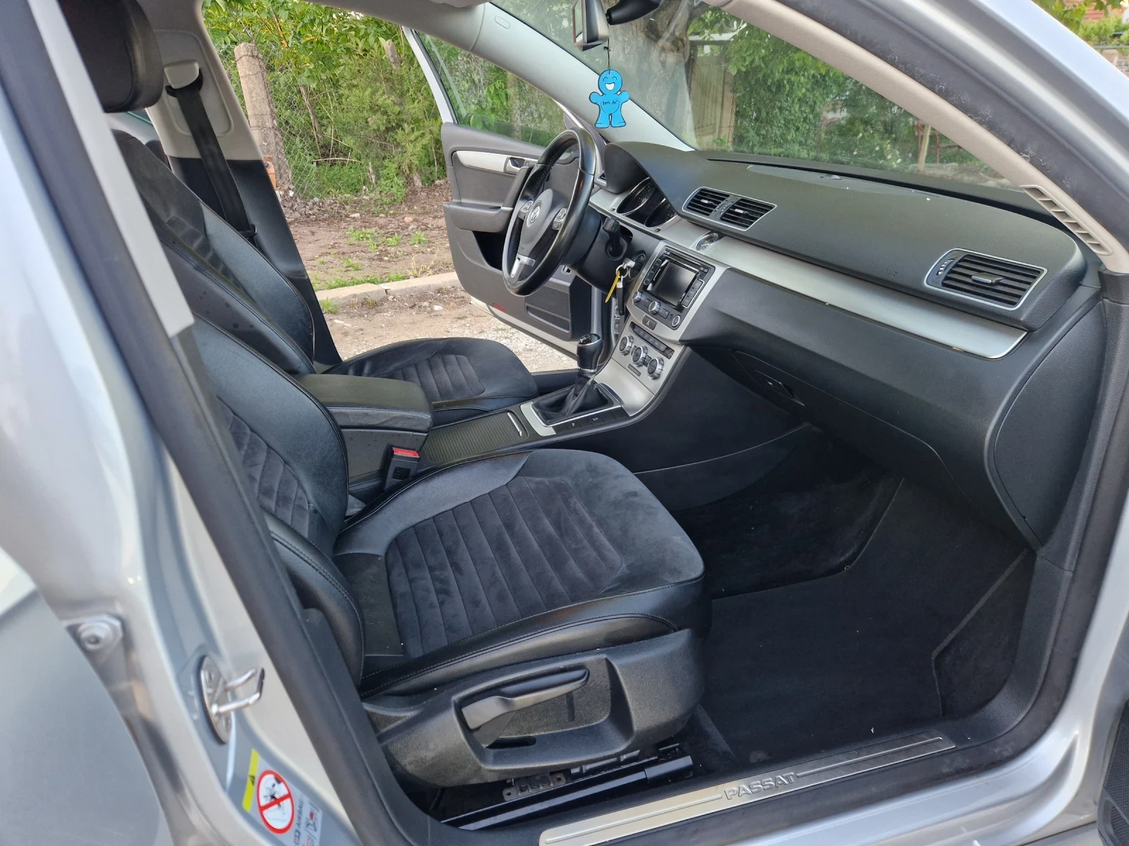 VW Passat 1.6 TDI, снимка 7 - Автомобили и джипове - 54555945