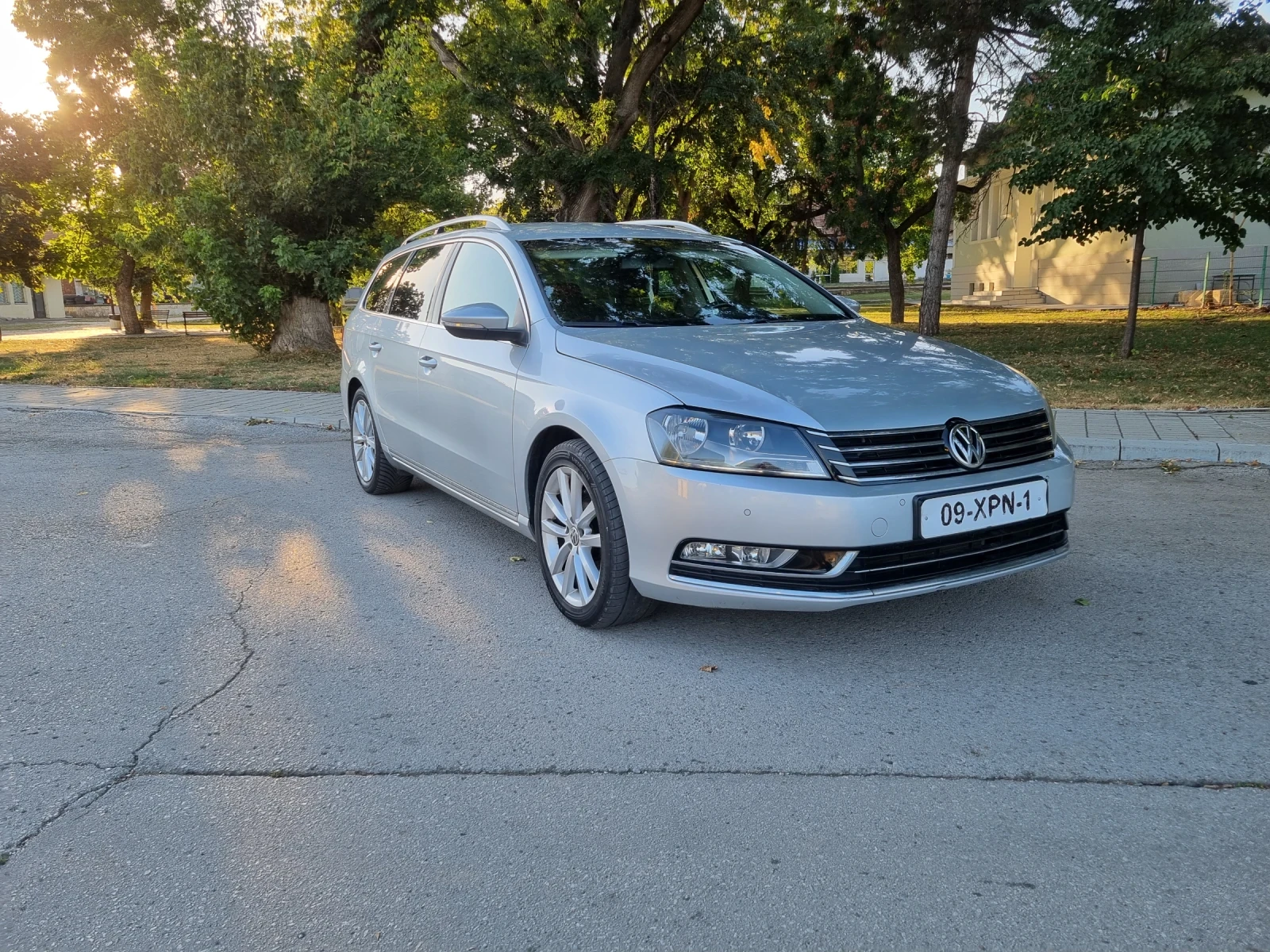 VW Passat 1.6 TDI, снимка 3 - Автомобили и джипове - 54555945