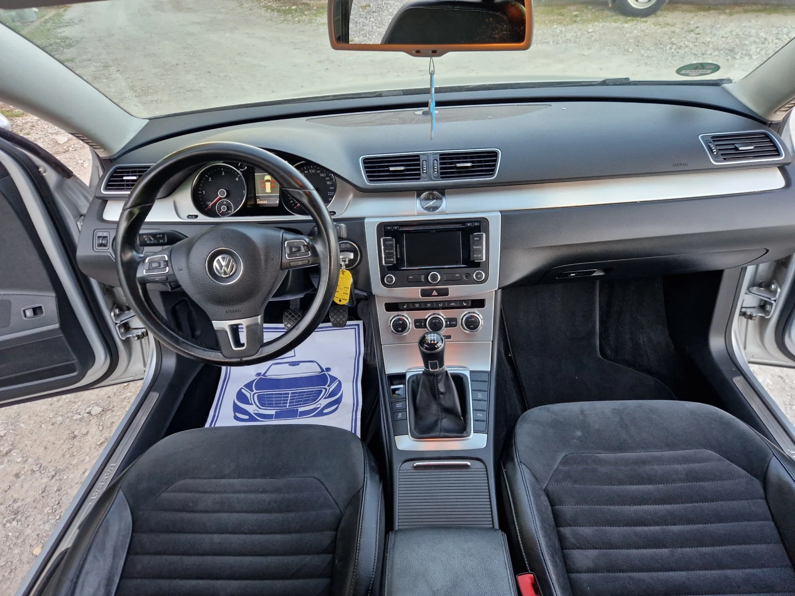 VW Passat 1.6 TDI, снимка 10 - Автомобили и джипове - 54555945