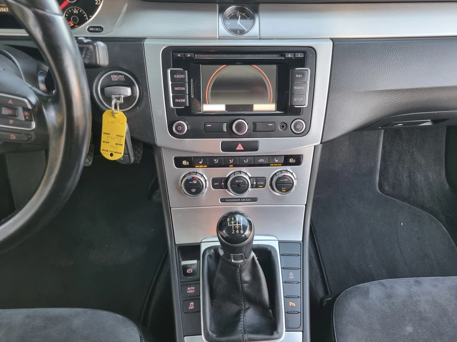 VW Passat 1.6 TDI, снимка 15 - Автомобили и джипове - 54555945