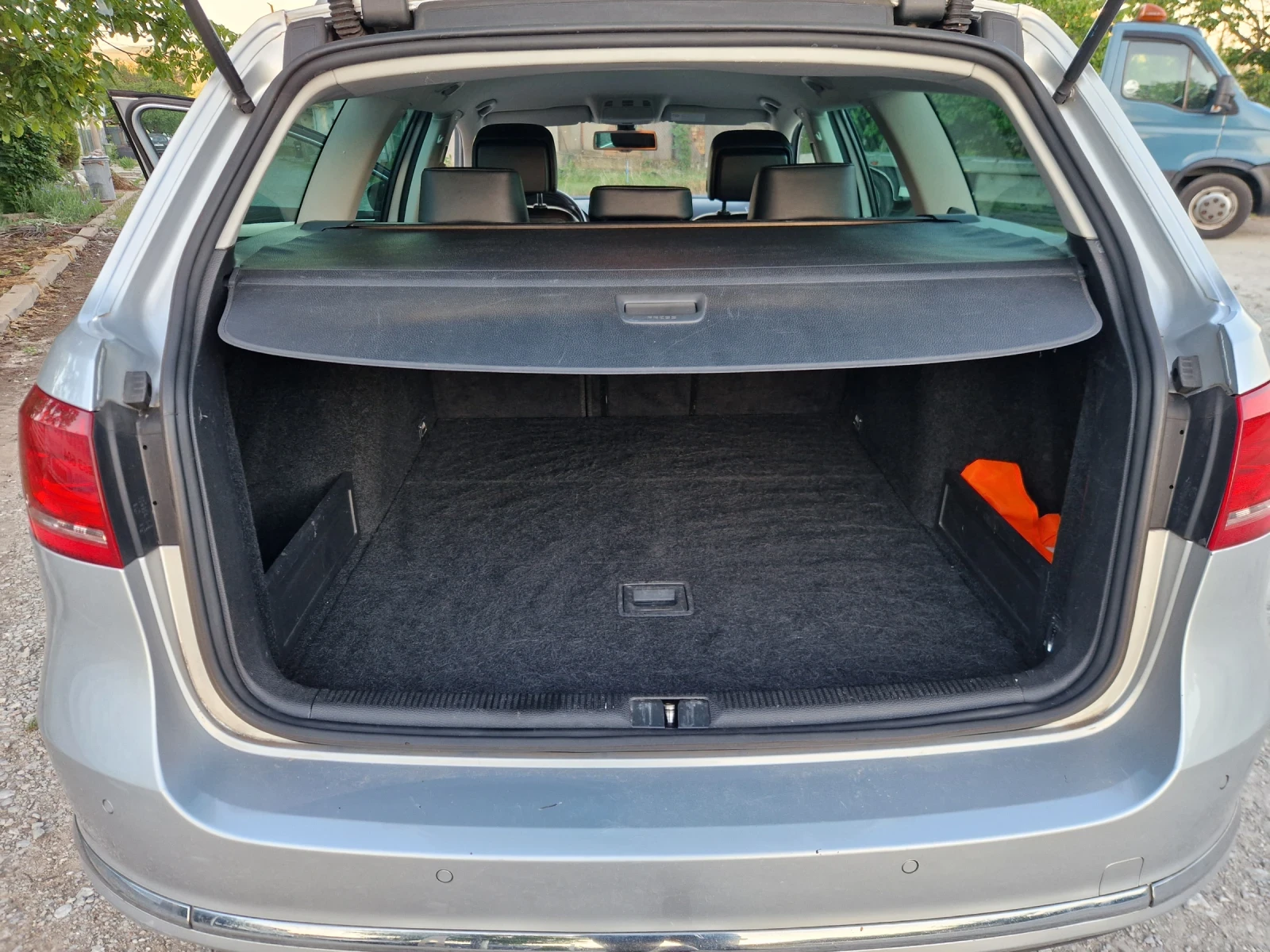 VW Passat 1.6 TDI, снимка 12 - Автомобили и джипове - 54555945