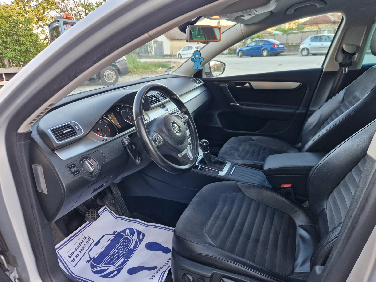 VW Passat 1.6 TDI, снимка 6 - Автомобили и джипове - 54555945