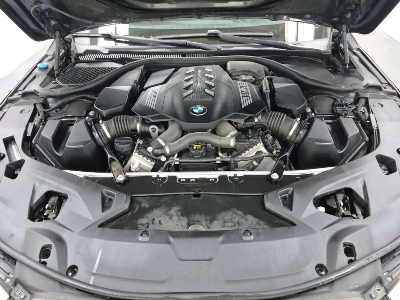 BMW 850 M850i xDrive/ДИСТРОНИК/360 КАМЕРИ, снимка 13 - Автомобили и джипове - 54804405