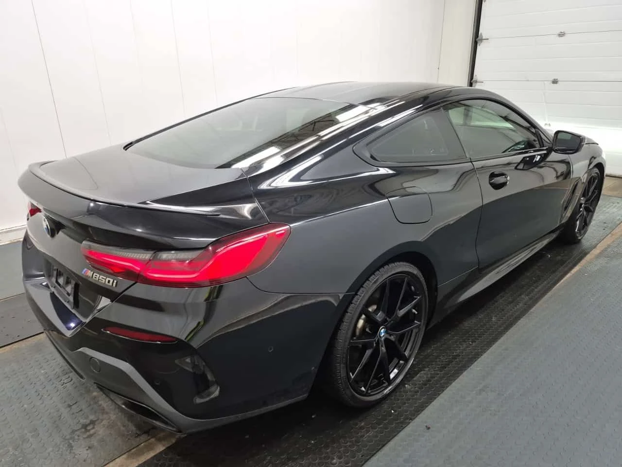 BMW 850 M850i xDrive/ДИСТРОНИК/360 КАМЕРИ, снимка 4 - Автомобили и джипове - 54804405