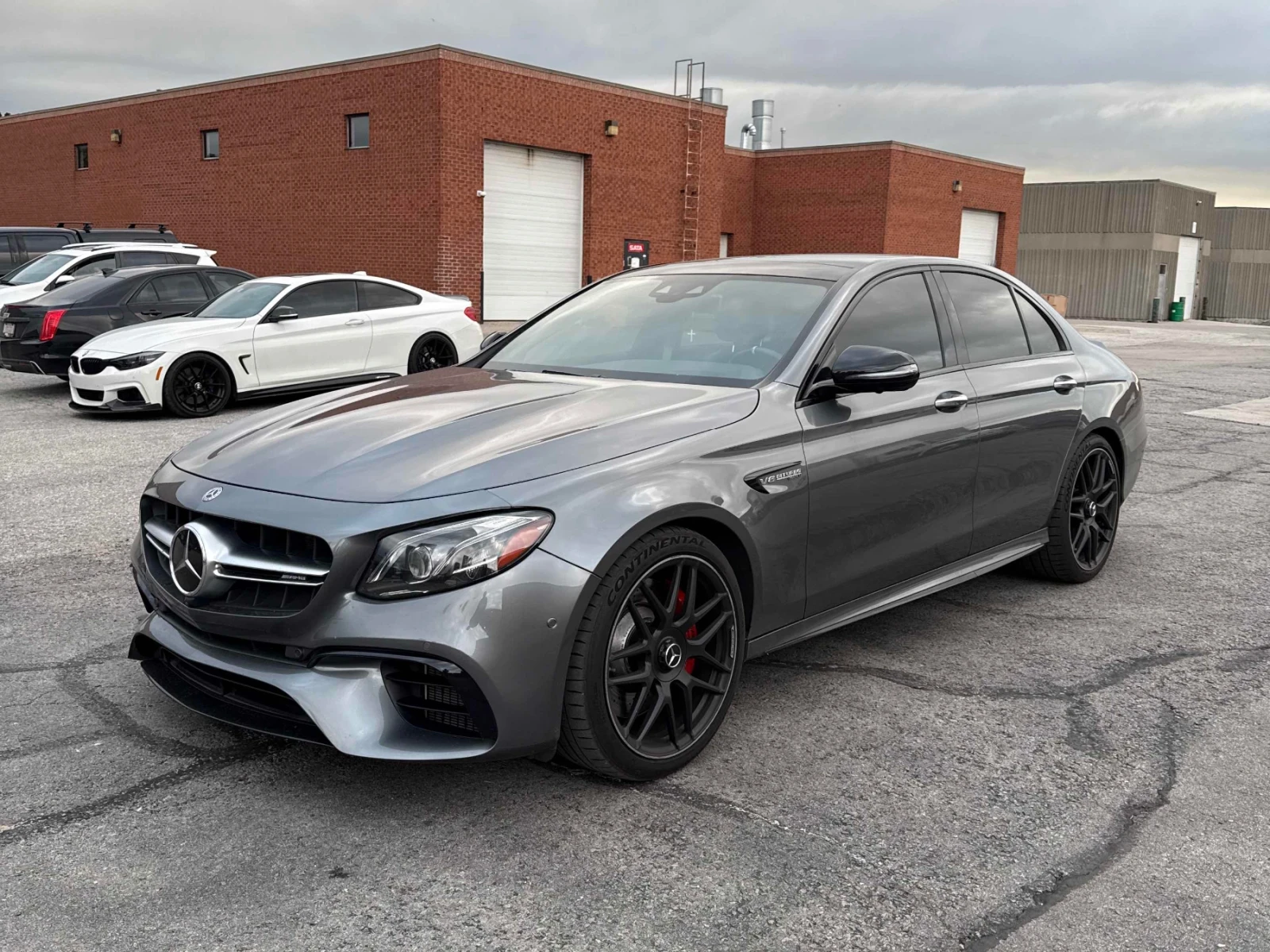 Mercedes-Benz E 63 AMG FULL ЕКСТРИ* ДИСТРОНИК* МАСАЖ* ОБДУХВАНЕ