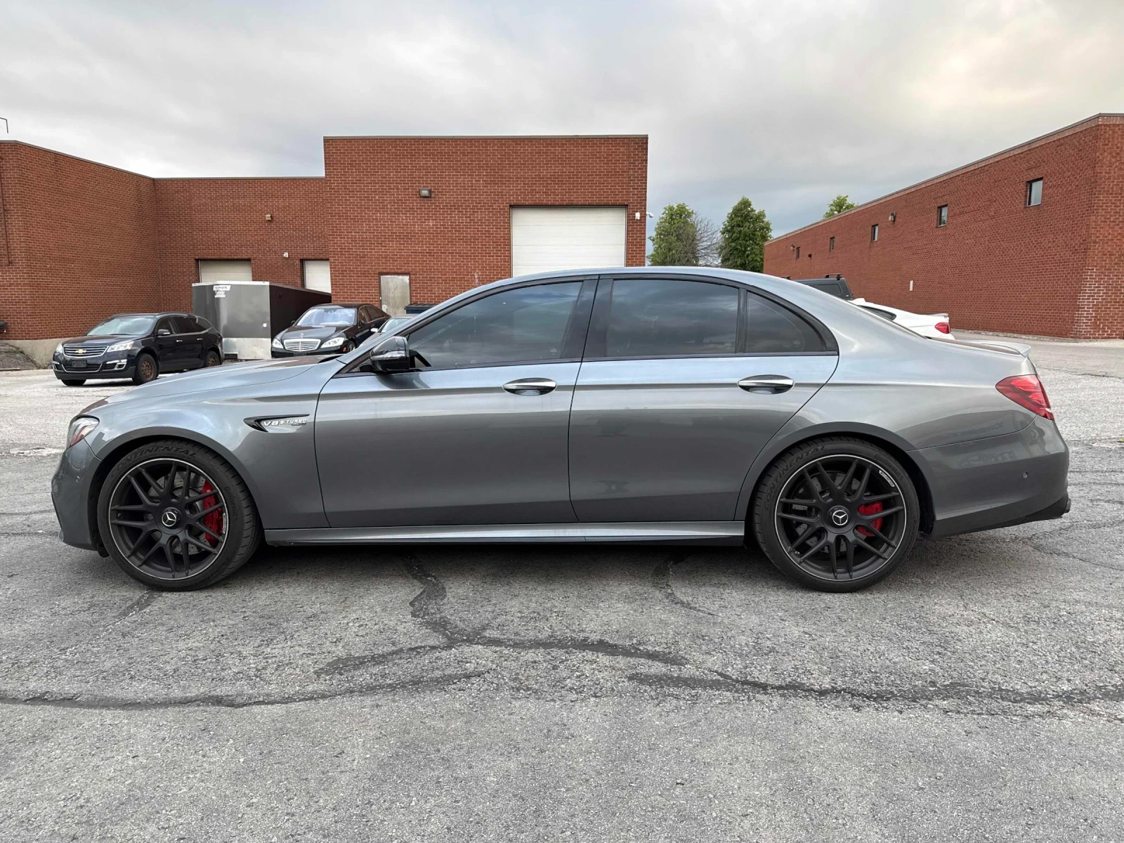 Mercedes-Benz E 63 AMG FULL ЕКСТРИ* ДИСТРОНИК* МАСАЖ* ОБДУХВАНЕ, снимка 2 - Автомобили и джипове - 55077004