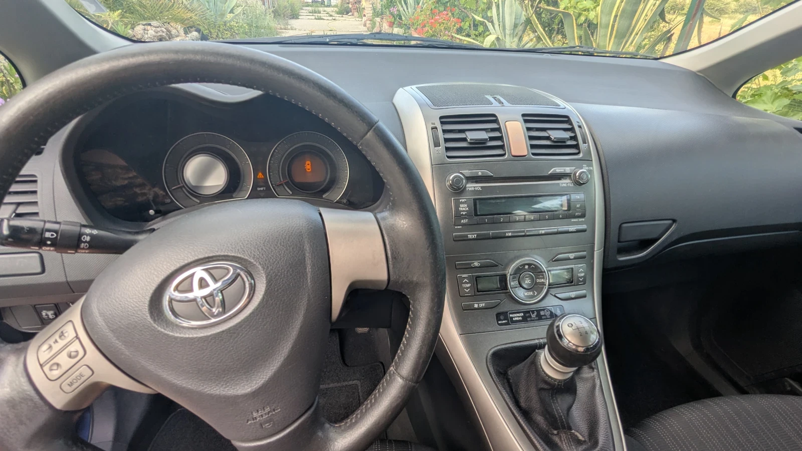 Toyota Auris, снимка 16 - Автомобили и джипове - 55425301