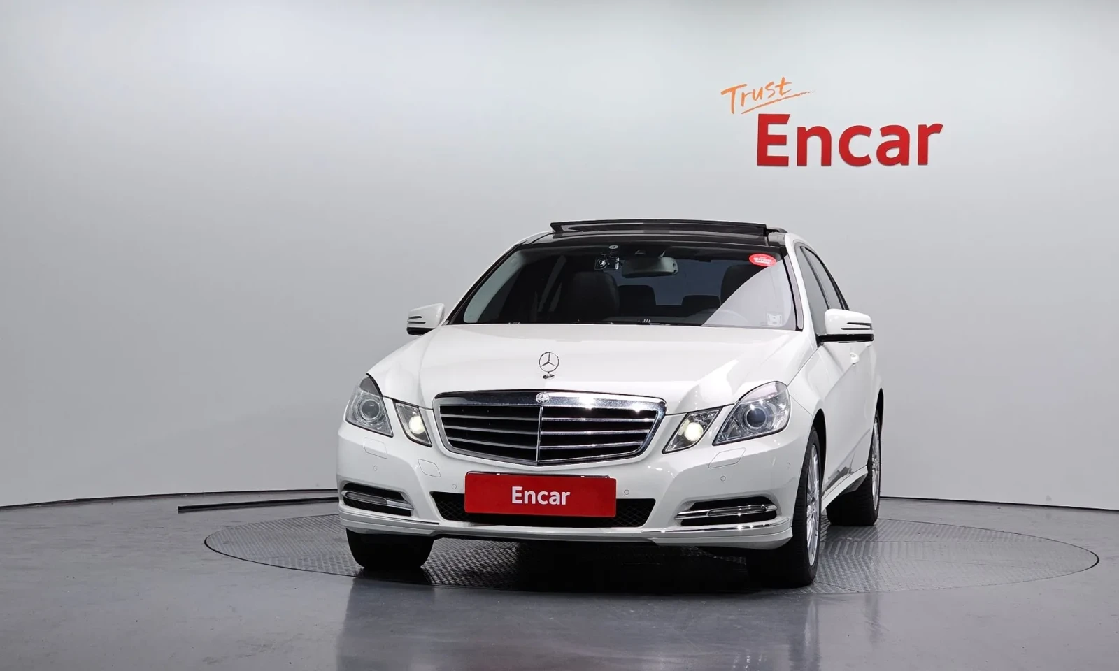 Mercedes-Benz E 300 САМО НА 83000КМ\ТОП ЦЕНА, снимка 3 - Автомобили и джипове - 56231853
