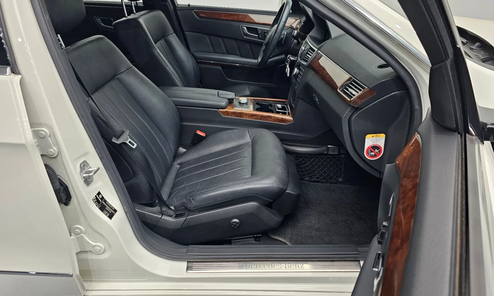 Mercedes-Benz E 300 САМО НА 83000КМ\ТОП ЦЕНА, снимка 12 - Автомобили и джипове - 56231853