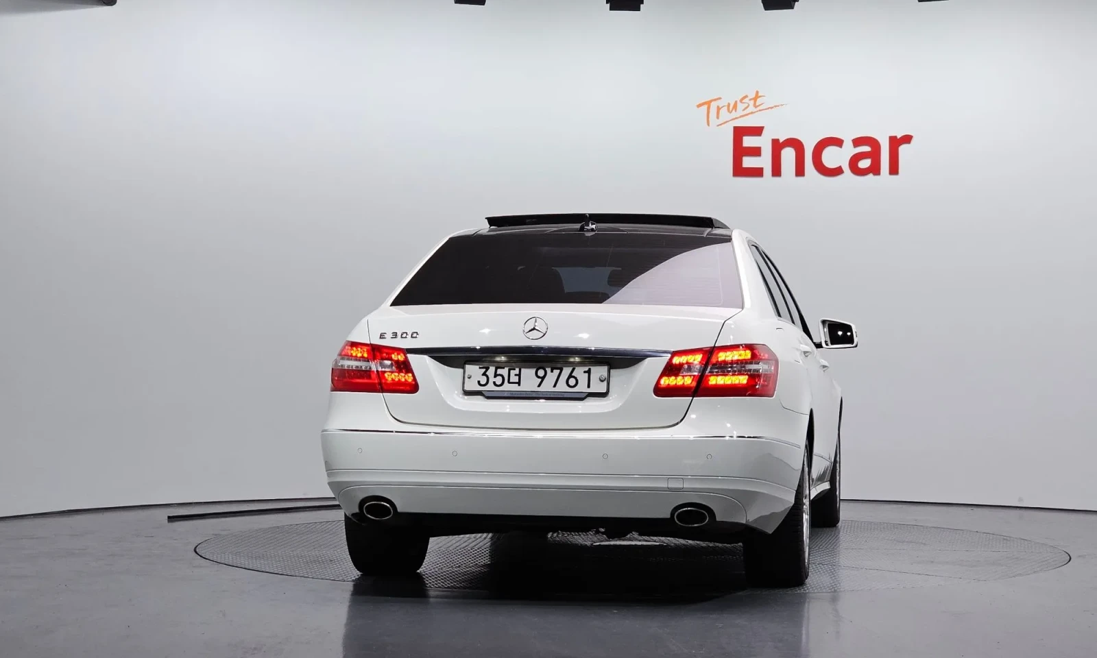 Mercedes-Benz E 300 САМО НА 83000КМ\ТОП ЦЕНА, снимка 4 - Автомобили и джипове - 56231853