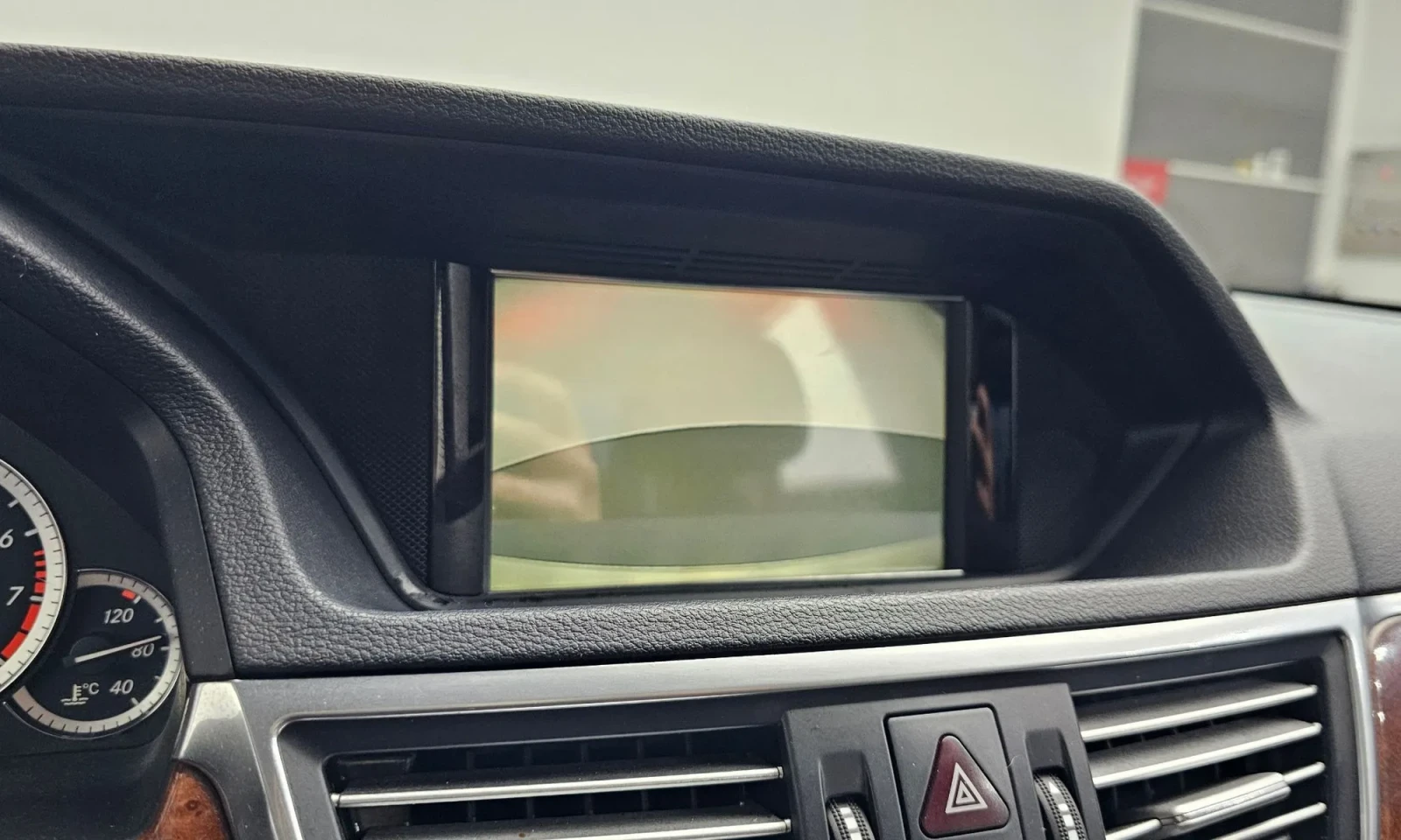 Mercedes-Benz E 300 САМО НА 83000КМ\ТОП ЦЕНА, снимка 15 - Автомобили и джипове - 56231853