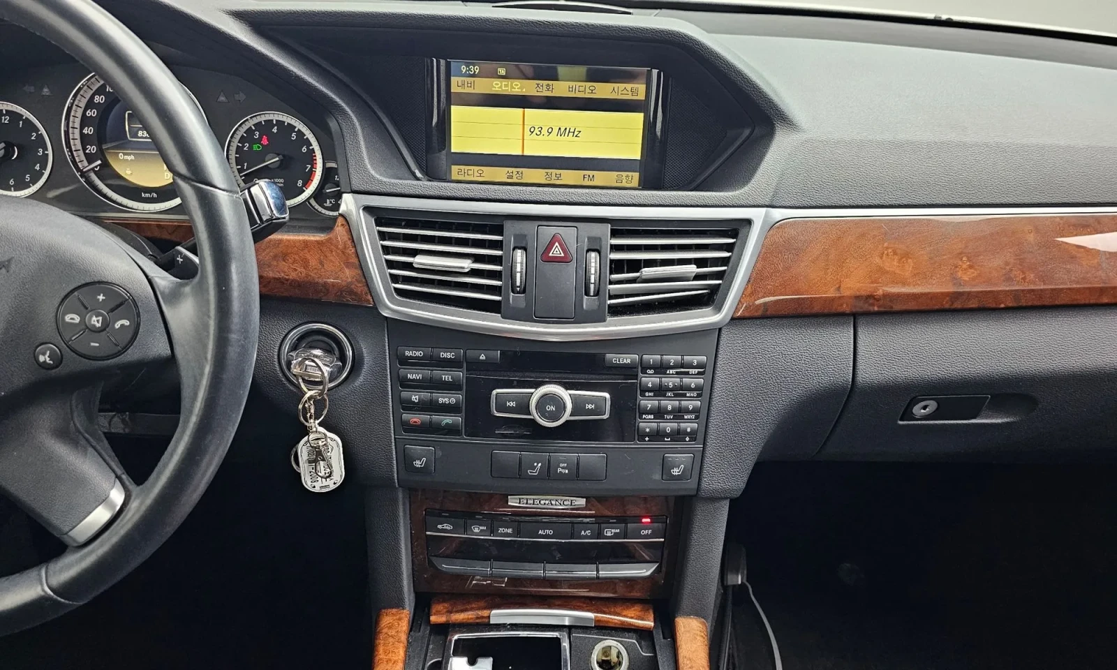 Mercedes-Benz E 300 САМО НА 83000КМ\ТОП ЦЕНА, снимка 13 - Автомобили и джипове - 56231853