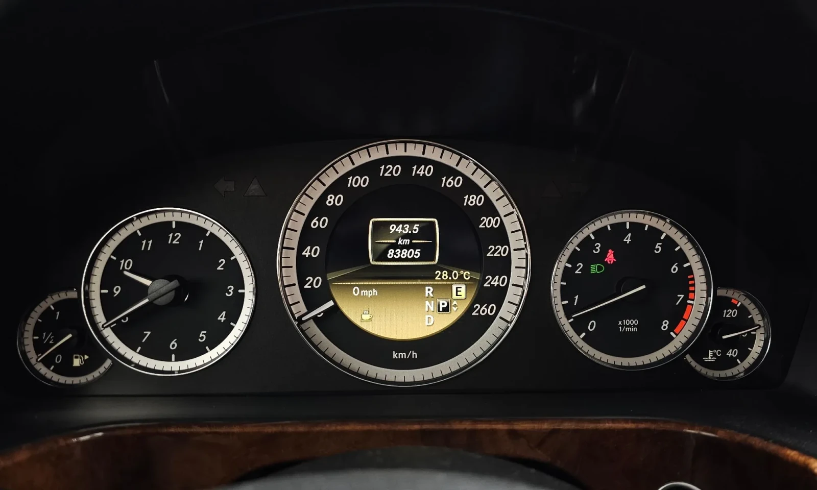 Mercedes-Benz E 300 САМО НА 83000КМ\ТОП ЦЕНА, снимка 8 - Автомобили и джипове - 56231853