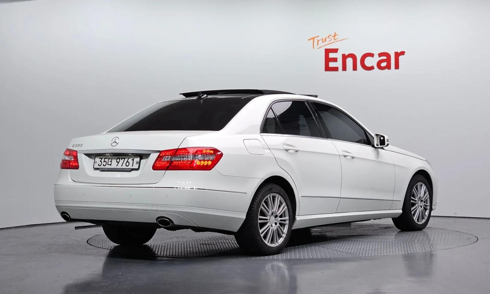 Mercedes-Benz E 300 САМО НА 83000КМ\ТОП ЦЕНА, снимка 2 - Автомобили и джипове - 56231853