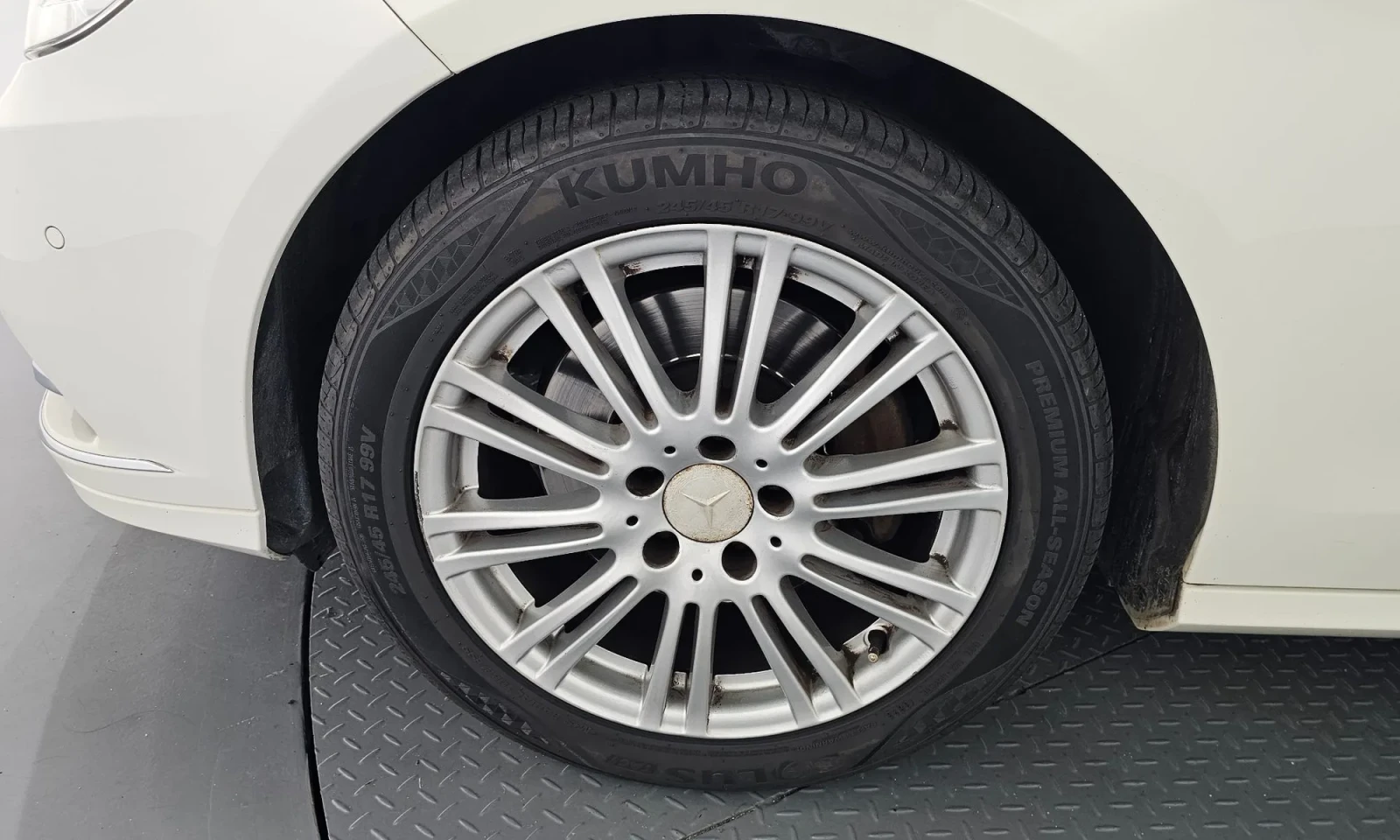 Mercedes-Benz E 300 САМО НА 83000КМ\ТОП ЦЕНА, снимка 5 - Автомобили и джипове - 56231853