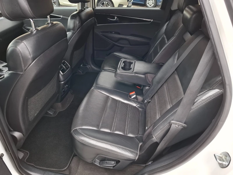 Kia Sorento 2.2 CRDI REBEL , снимка 9 - Автомобили и джипове - 52292584