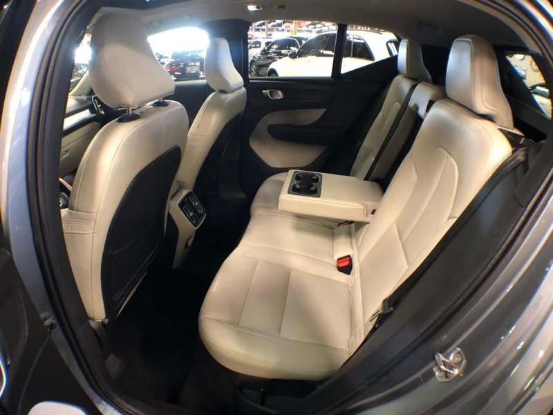 Volvo XC40  MOMENTUM T5 AWD LEATHER PAN, снимка 14 - Автомобили и джипове - 53009488