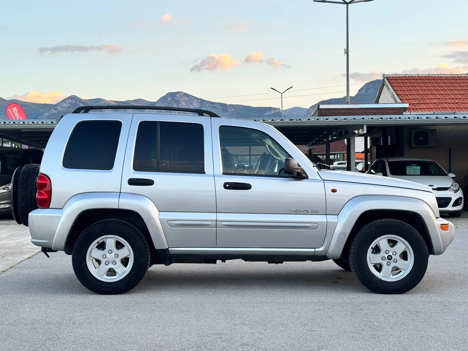 Jeep Grand cherokee 2.8CRDI 4x4 АВТОМАТ ИТАЛИЯ - изображение 5