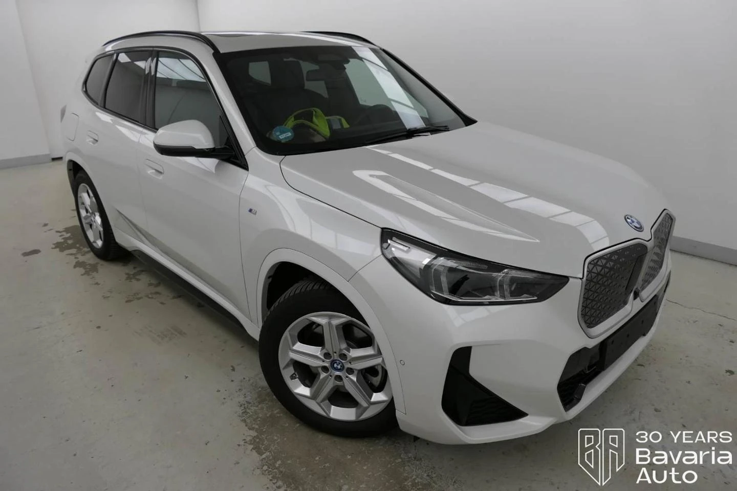 BMW iX1 30 xDrive M Sport Paket - изображение 4