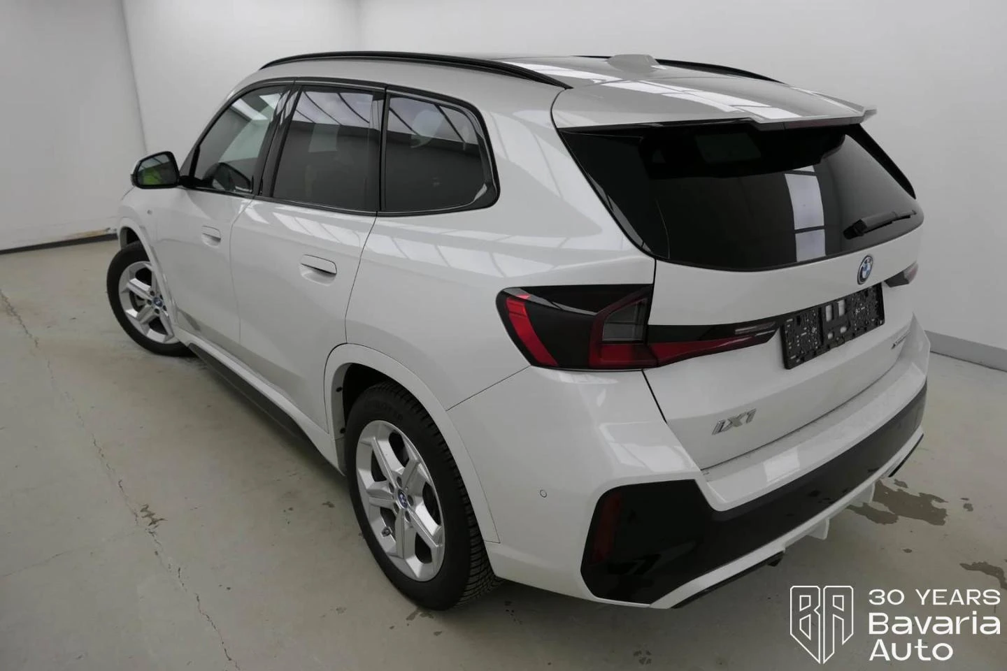 BMW iX1 30 xDrive M Sport Paket - изображение 2