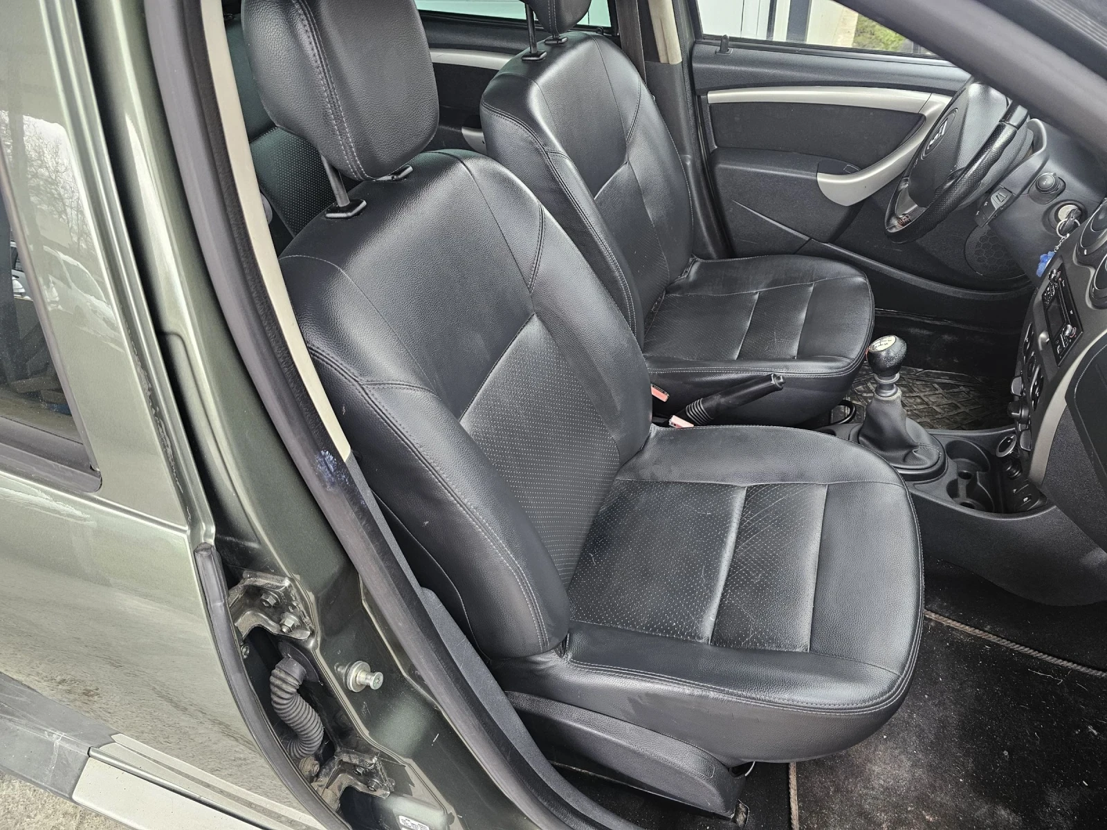 Dacia Duster 1.5dci, снимка 9 - Автомобили и джипове - 53970404