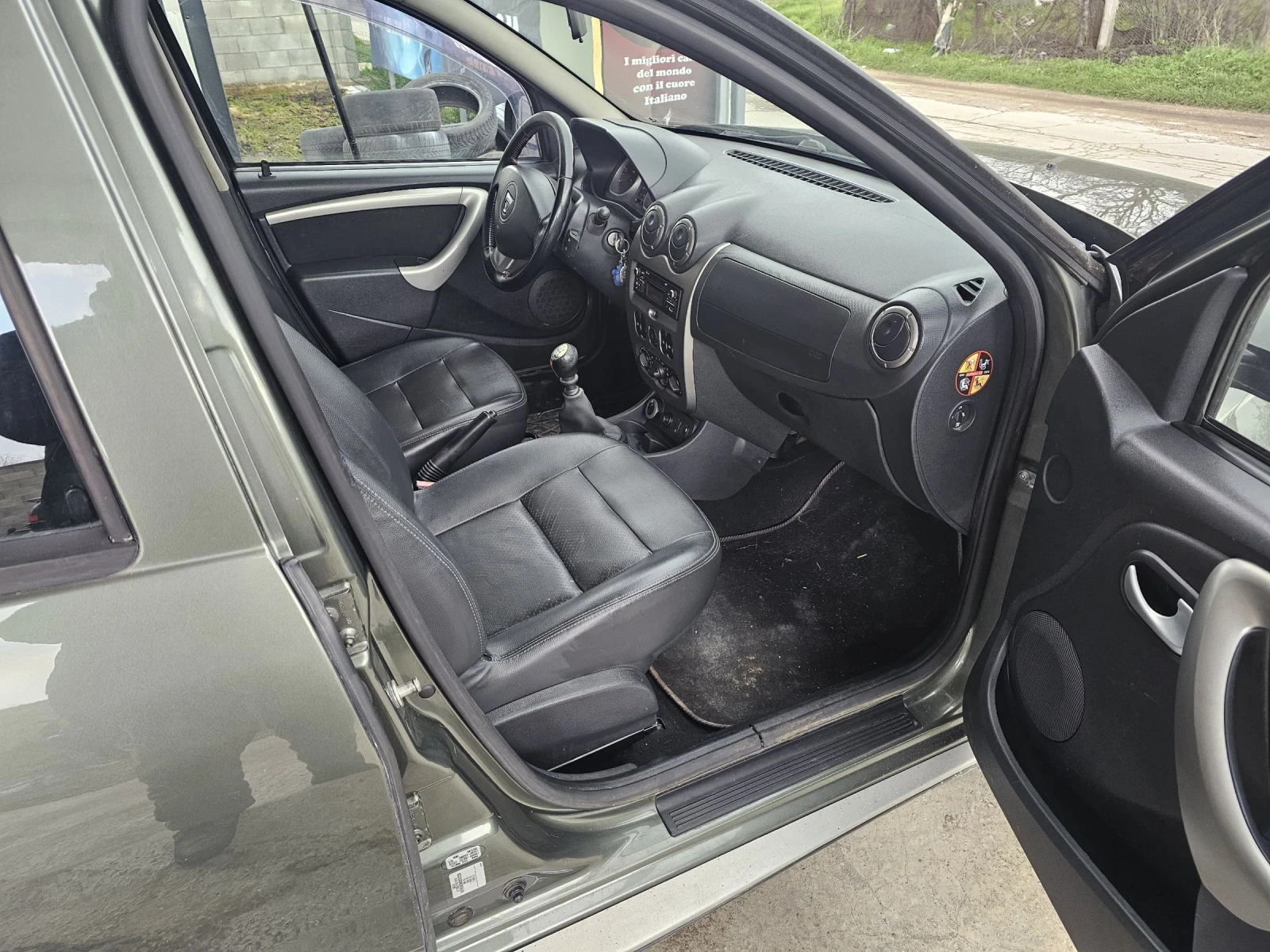 Dacia Duster 1.5dci, снимка 8 - Автомобили и джипове - 53970404