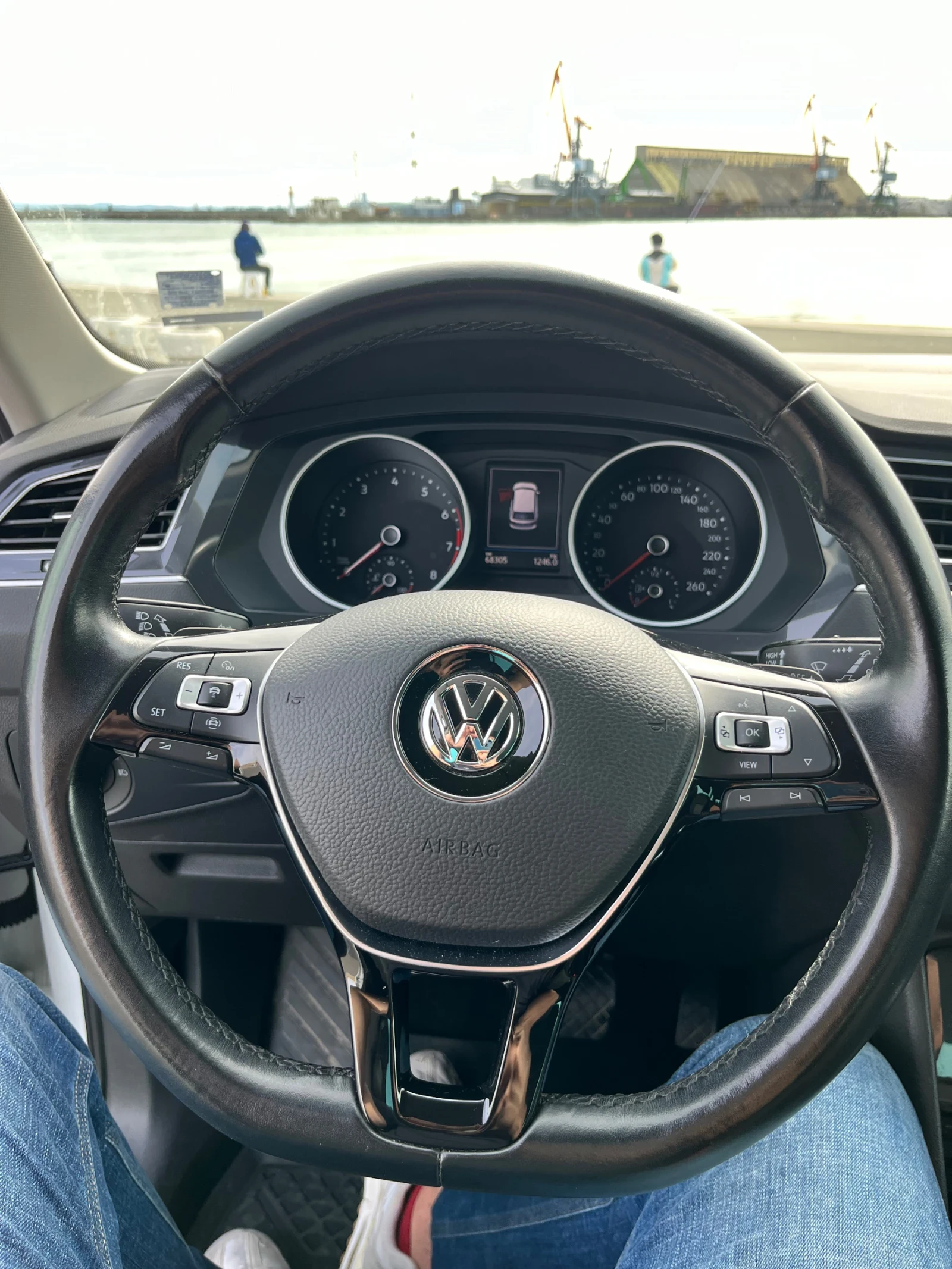 VW Tiguan, снимка 11 - Автомобили и джипове - 54554895