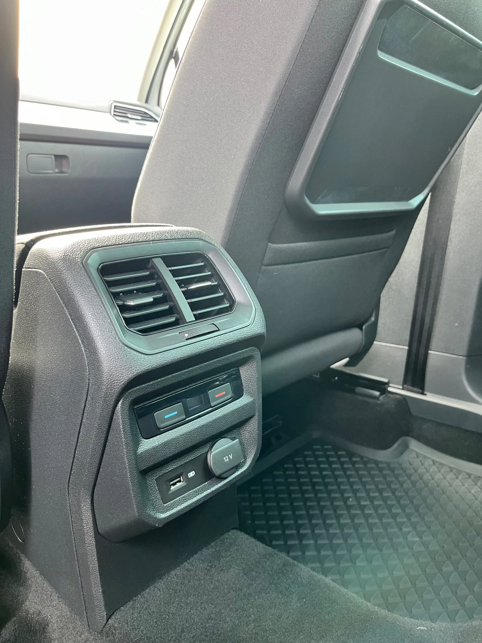 VW Tiguan, снимка 7 - Автомобили и джипове - 54554895