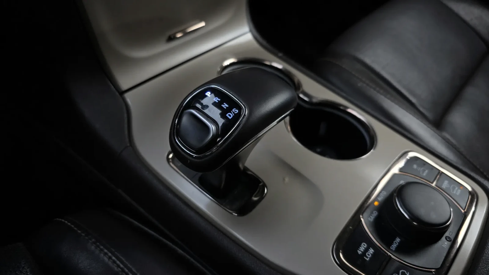 Jeep Grand cherokee 3.0D Summit, снимка 8 - Автомобили и джипове - 54681191
