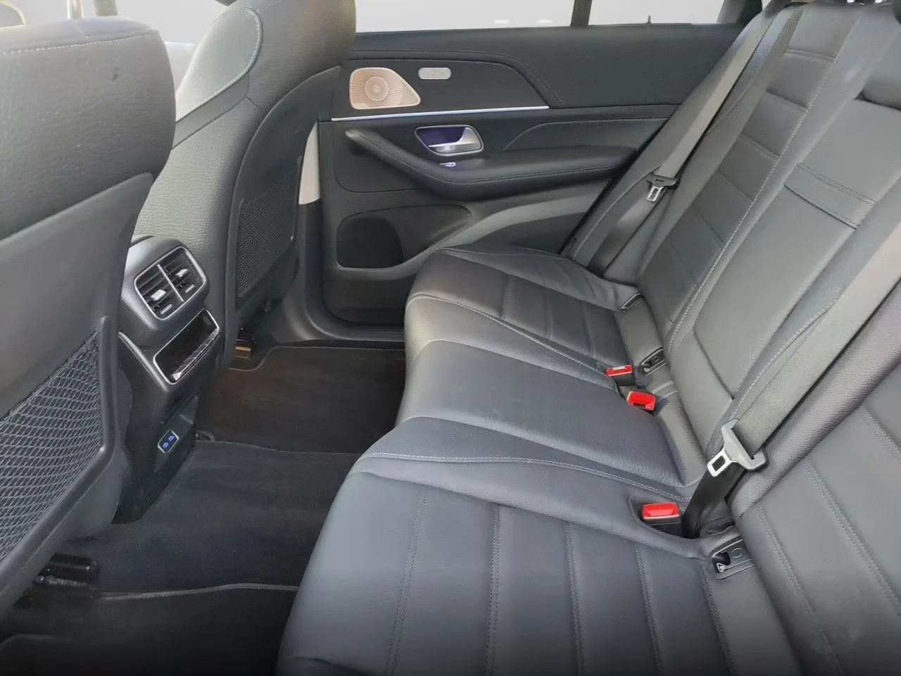 Mercedes-Benz GLE 400 e / AMG / BURM / PANO / MULTIBEAM / HEAD UP / 360, снимка 12 - Автомобили и джипове - 54915445